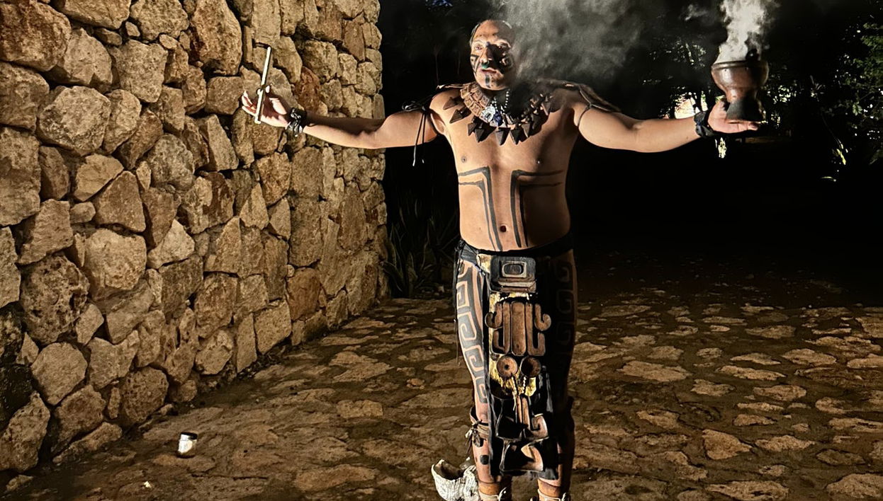 Ceremonia del Día de Muertos en un cenote - Foto 1