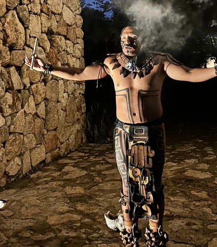 Foto de Ceremonia del Día de Muertos en un cenote