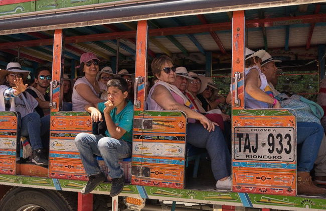 Tour en chiva por Medellín - Foto 7