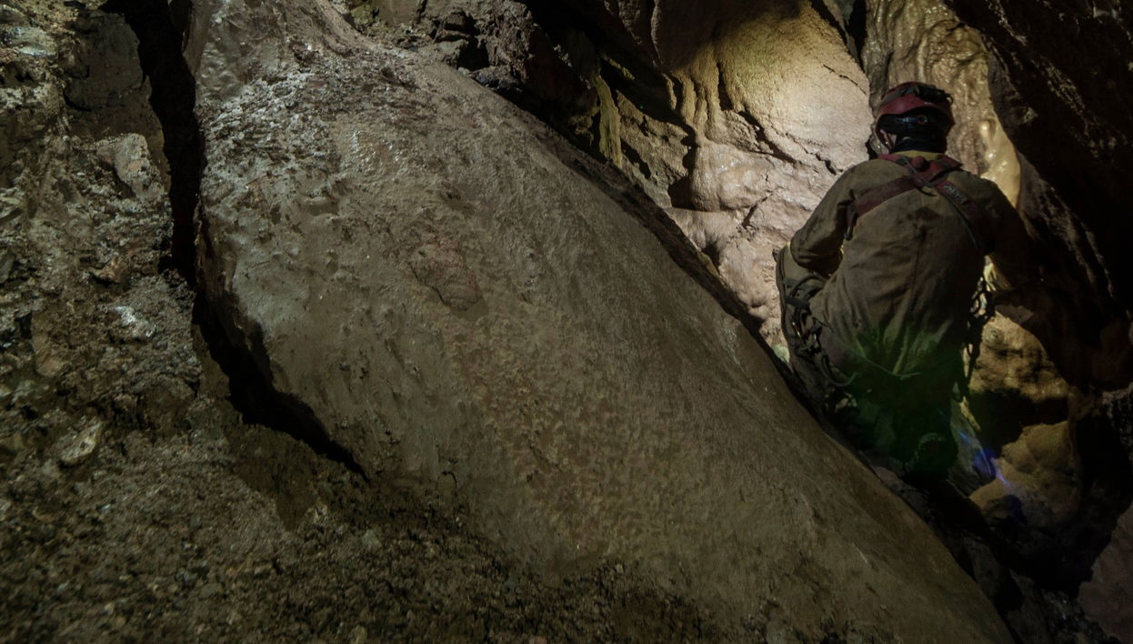 Spéléologie dans la grotte Manto Sagrado