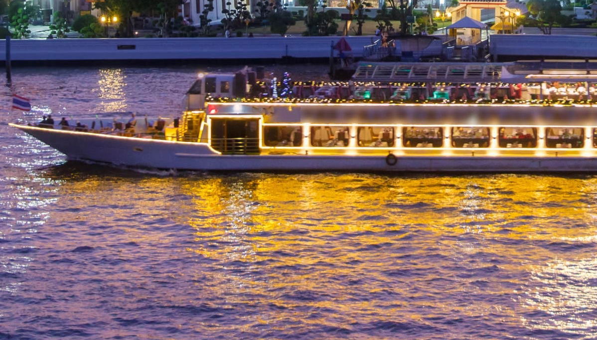 Paseo en barco al atardecer por el río Mekong - Foto 1