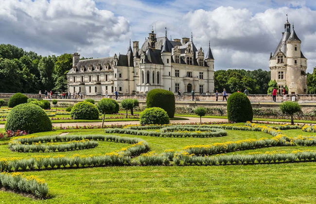 Excursión a los castillos de Chenonceau y Chambord + Bodegas Ambacia - Foto 1