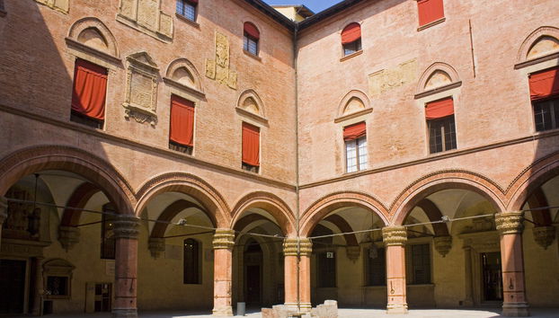 Entrada al palacio de Accursio con subida a la torre - Foto 5