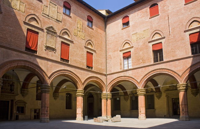 Entrada al palacio de Accursio con subida a la torre - Foto 5