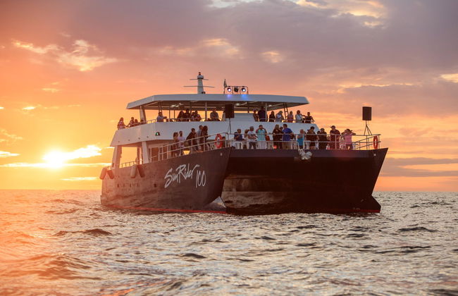 Paseo en catamarán al atardecer por Los Cabos - Foto 6
