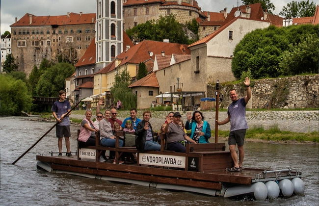 Paseo en barco tradicional por Český Krumlov - Foto 1