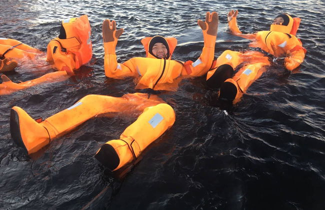 Paseo en barco rompehielos + Flotación en el mar de Botnia - Foto 6