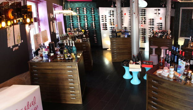 Cata de vinos y quesos en Señorita Malauva - Foto 3