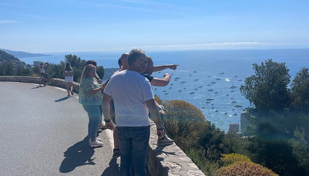Middle corniche picture stop