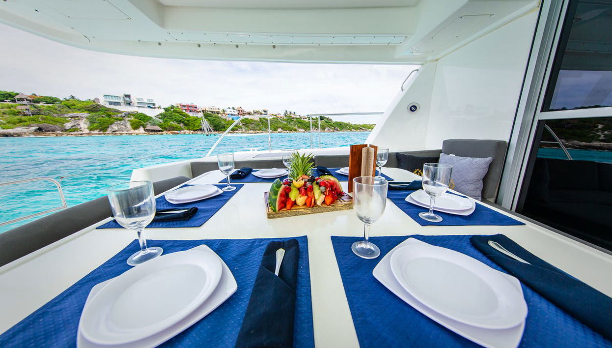 Barco privado a Isla Mujeres con barra libre - Foto 1