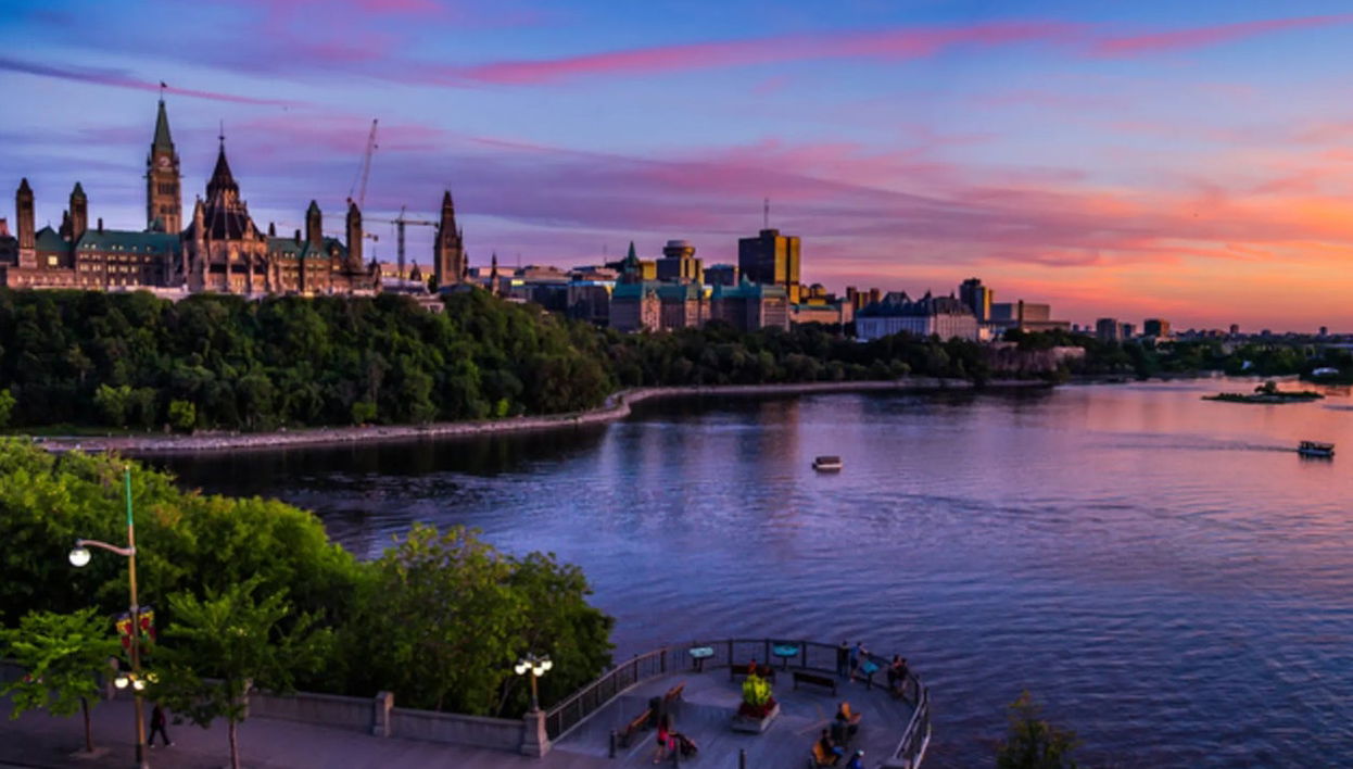 Visite de nuit dans Ottawa + croisière et spectacle son et lumière - Photo 1
