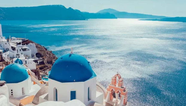 Santorini Eterna: Un Paseo por el Pueblo y Degustación de Vinos con Traslados - Tour Privado - Foto 3