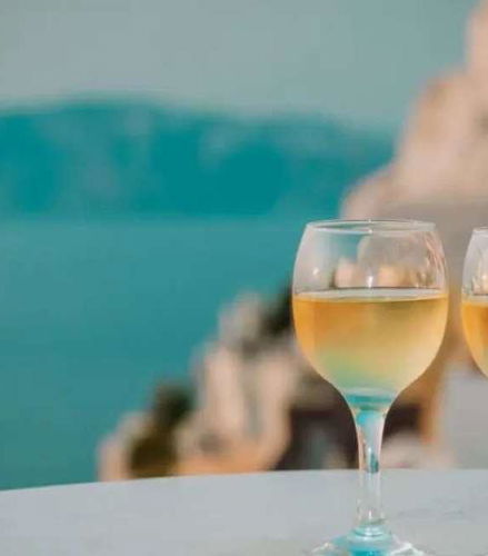 Foto de Santorini Eterna: Un Paseo por el Pueblo y Degustación de Vinos con Traslados - Tour Privado