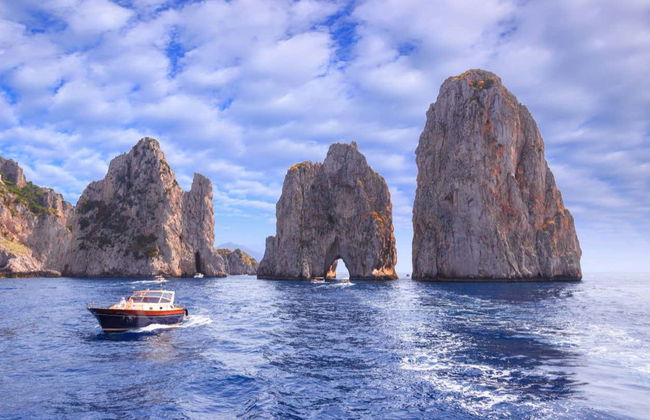 Capri Sightseeing Bus + Boat Trip - Photo 1