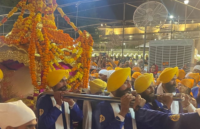 Ceremonia Palki Sahib en el Templo Dorado - Foto 5