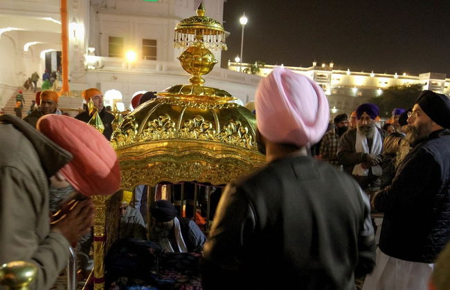 Ceremonia Palki Sahib en el Templo Dorado - Foto 2