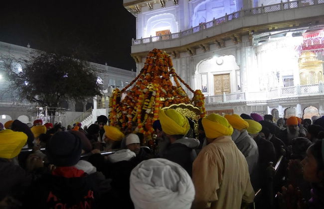 Ceremonia Palki Sahib en el Templo Dorado - Foto 4