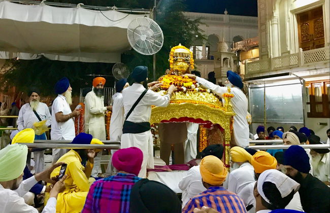 Ceremonia Palki Sahib en el Templo Dorado - Foto 3