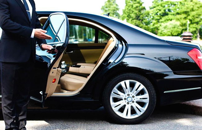 Coche de lujo de medio día con conductor a disposición en Lyon - Foto 2
