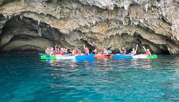 Excursão guiada de caiaque Granadella às suas cavernas e Cala en Caló - Foto 5