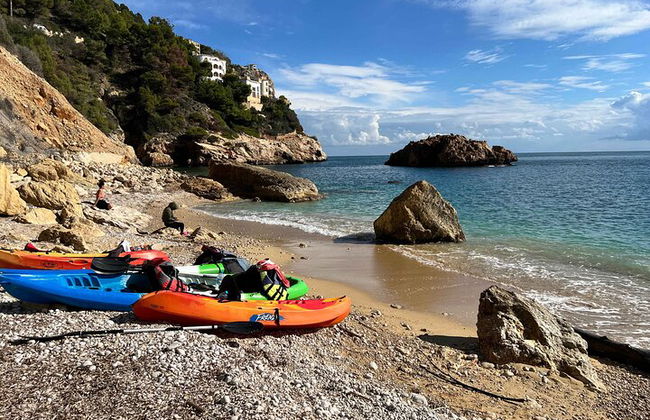 Kayak Granadella Excursión Guiada en sus cuevas y Cala en Caló - Foto 3