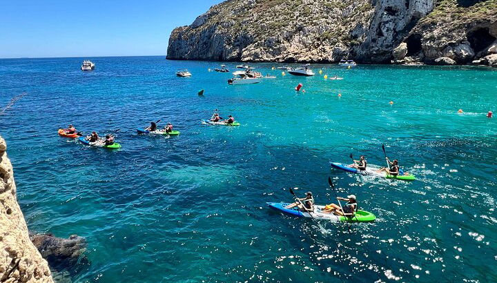 Excursão guiada de caiaque Granadella às suas cavernas e Cala en Caló - Foto 1