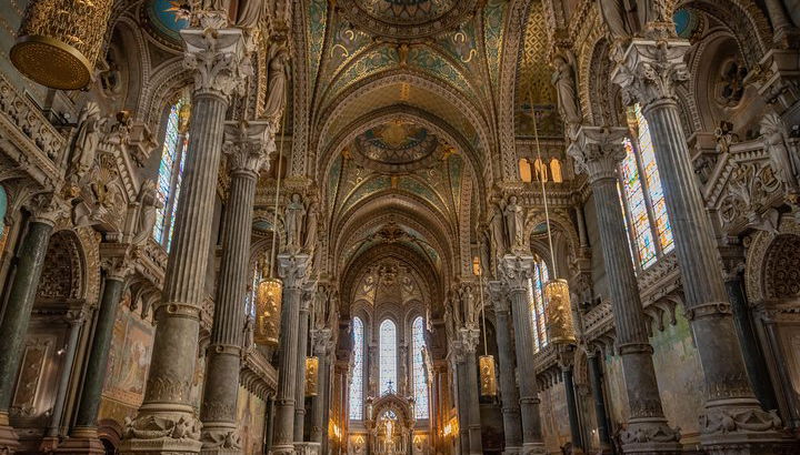 Explorez l'art et la culture de Lyon avec un local - Photo 1