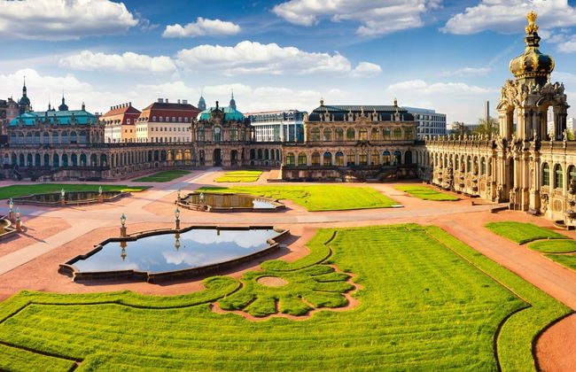 Dresden Tourist Bus - Photo 1
