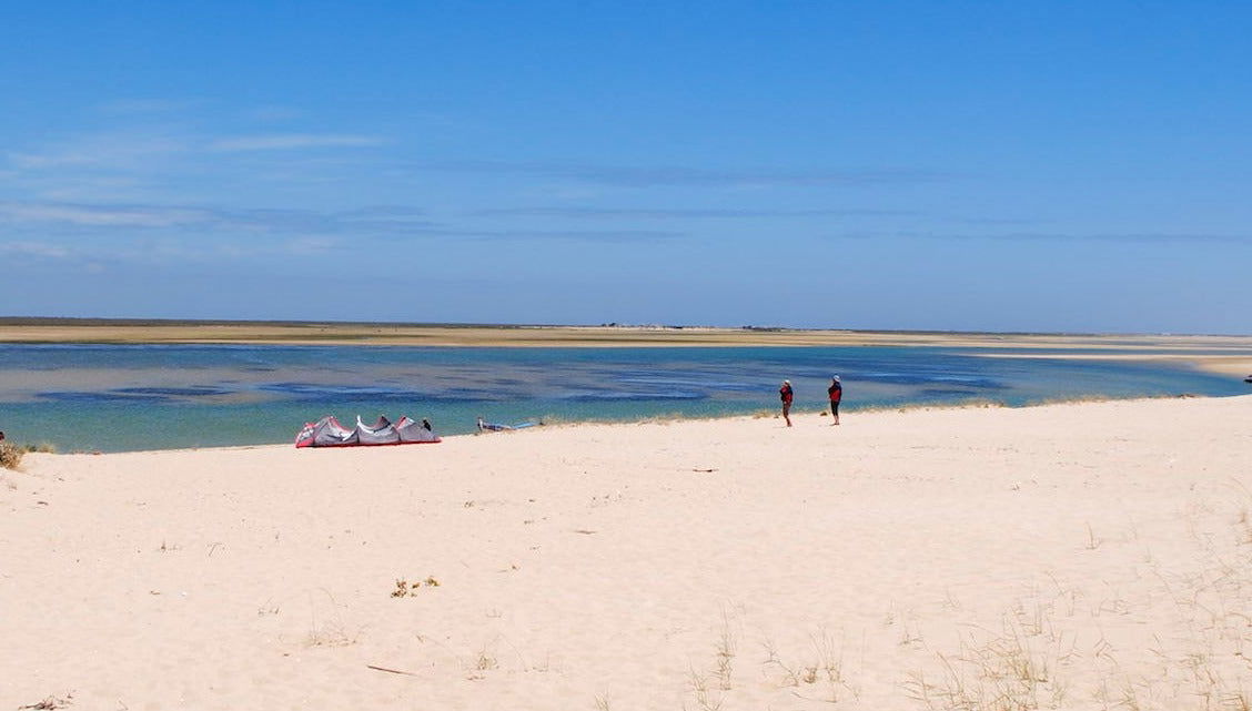 Passeio de barco pelas ilhas Deserta e Farol