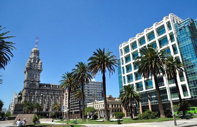 Transporte a Montevidéu: ferry + ônibus - Foto 1