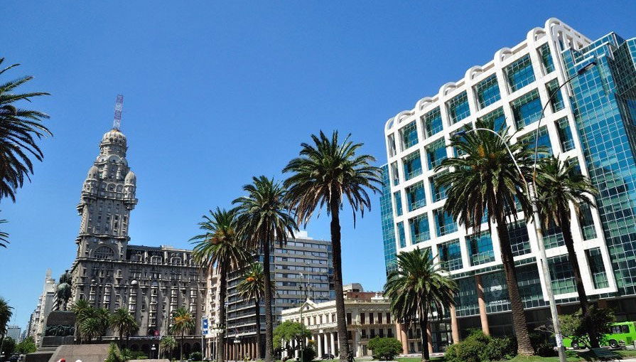 Transporte a Montevidéu: ferry + ônibus - Foto 1