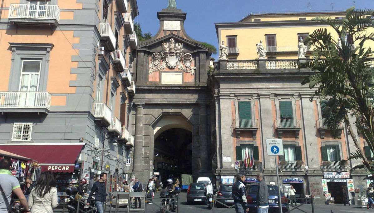 Visita guiada por el Borgo Marinari y el Castillo Nuevo - Foto 1