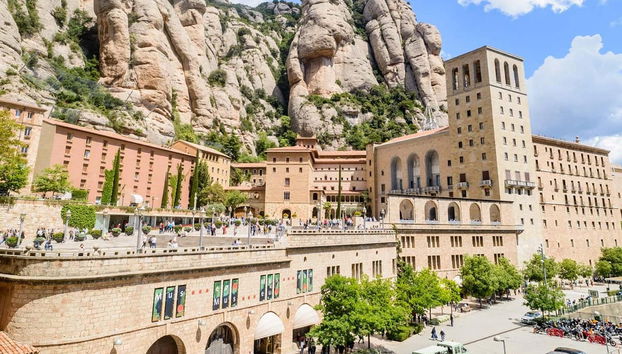 Montserrat Day Trip + Farmhouse Lunch - Photo 3