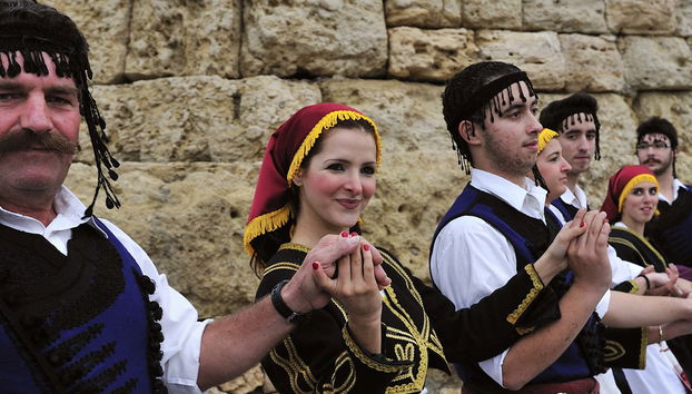 Traditional Greek Dance at Dora Stratou Theatre - Foto 4