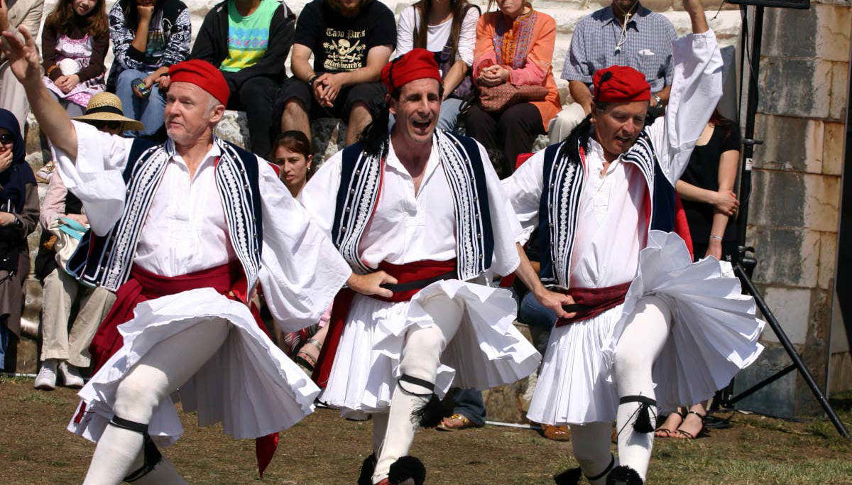 Traditional Greek Dance at Dora Stratou Theatre - Foto 1