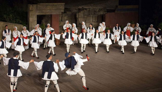 Traditional Greek Dance at Dora Stratou Theatre - Foto 2