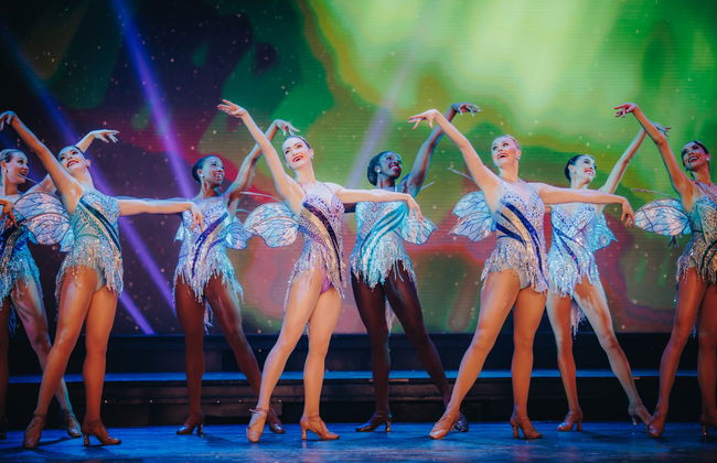Christmas Spectacular Starring the Radio City Rockettes - Photo 3