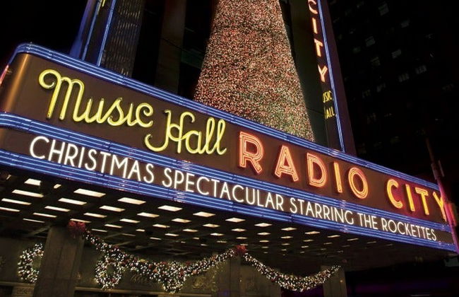 Christmas Spectacular Starring the Radio City Rockettes - Photo 6