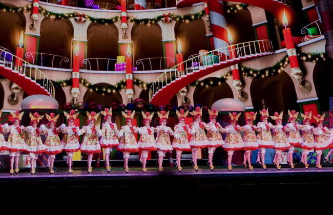 Christmas Spectacular Starring the Radio City Rockettes - Photo 8