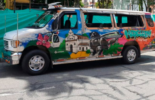Tour del grafiti por la Comuna 13 en minibús temático - Foto 7