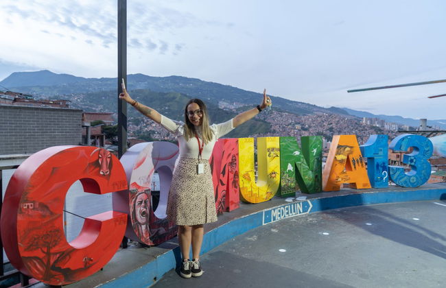 Tour del grafiti por la Comuna 13 en minibús temático - Foto 5