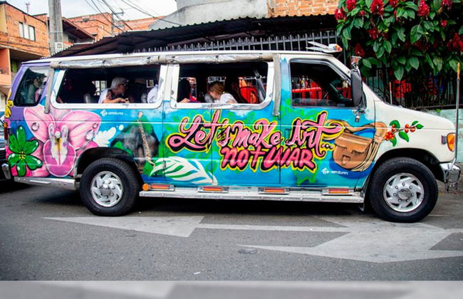 Tour del grafiti por la Comuna 13 en minibús temático - Foto 9