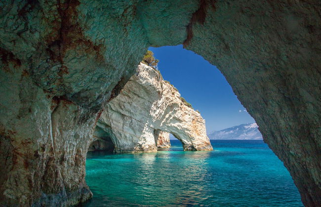 Passeio de barco pelas Grutas Azuis e praia de Navagio - Foto 5