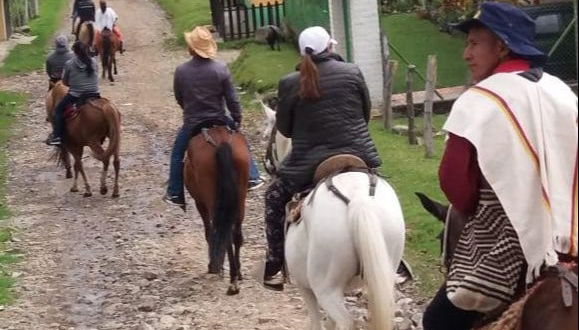 Passeio a cavalo por Silvia - Foto 4