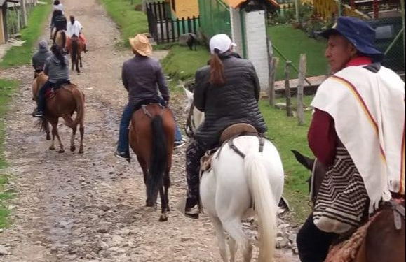 Passeio a cavalo por Silvia - Foto 2