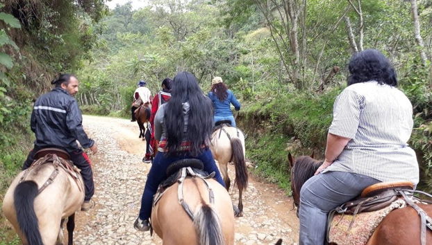 Passeio a cavalo por Silvia - Foto 3