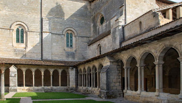 Excursión a Saint-Émilion con visita a la iglesia monolítica + Cata de vinos - Foto 3