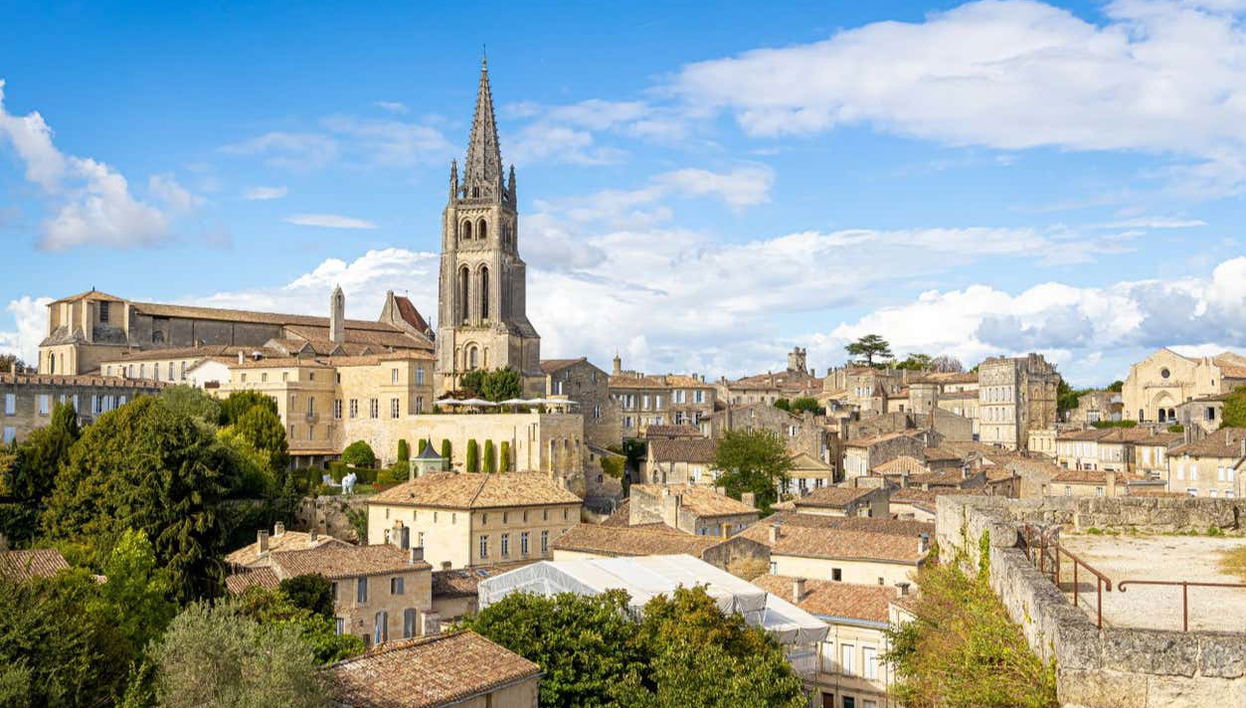 Excursión a Saint-Émilion con visita a la iglesia monolítica + Cata de vinos - Foto 1