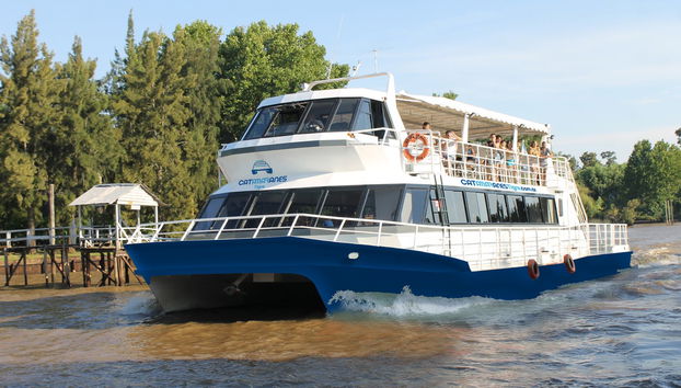 Sailing through the Paraná Delta