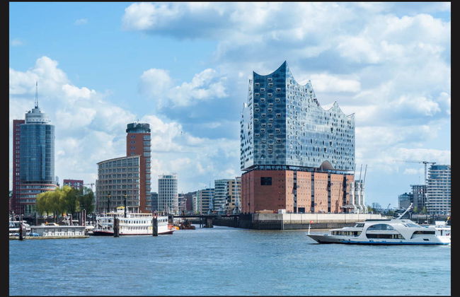 Hamburg Bus & Boat Tour - Photo 1